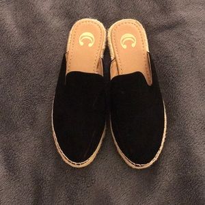 Black slip-on espadrilles